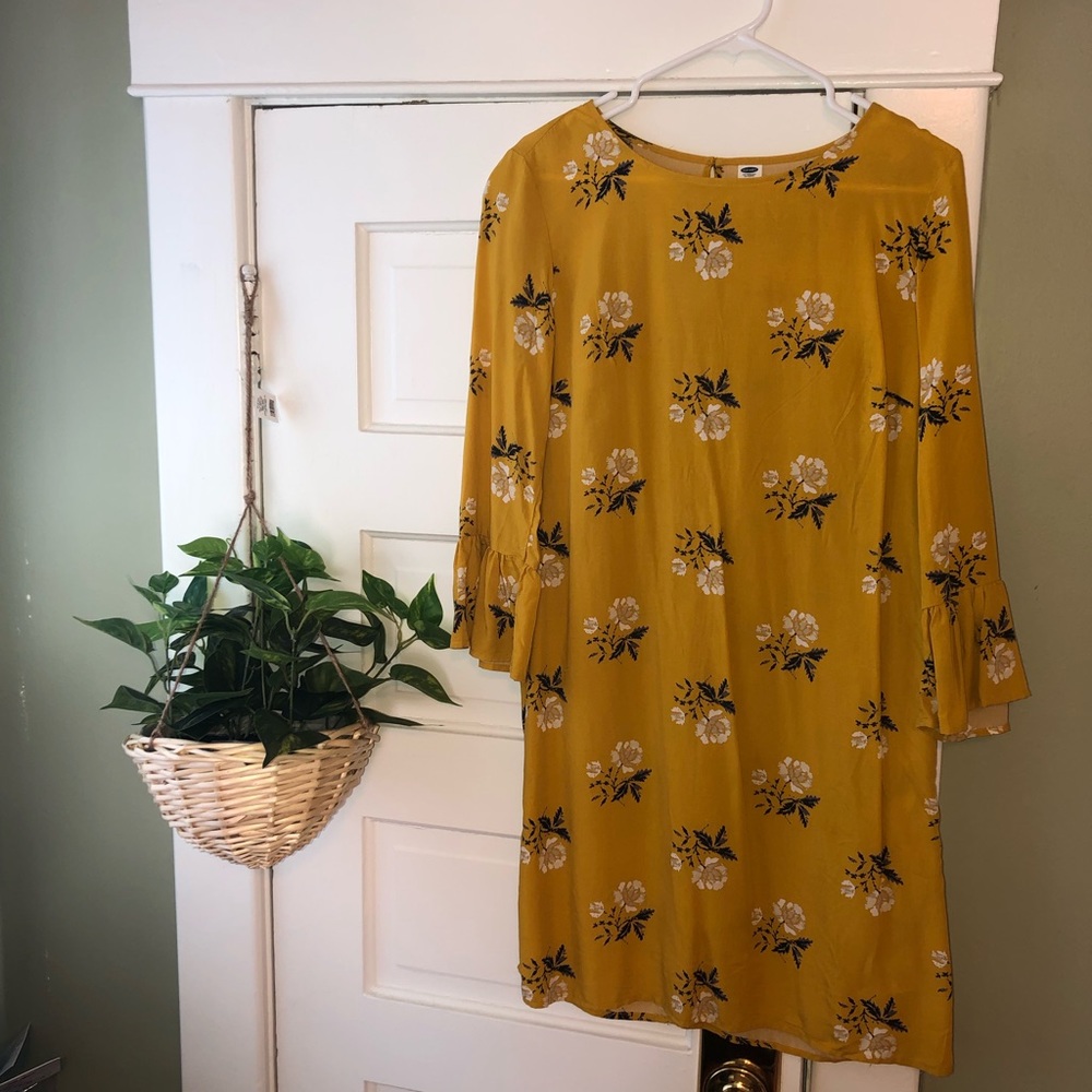 Yellow Floral flutter sleeve Dress!
